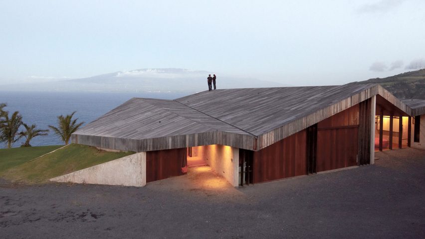 Clifftop House Maui by Dekleva Gregoric Architects