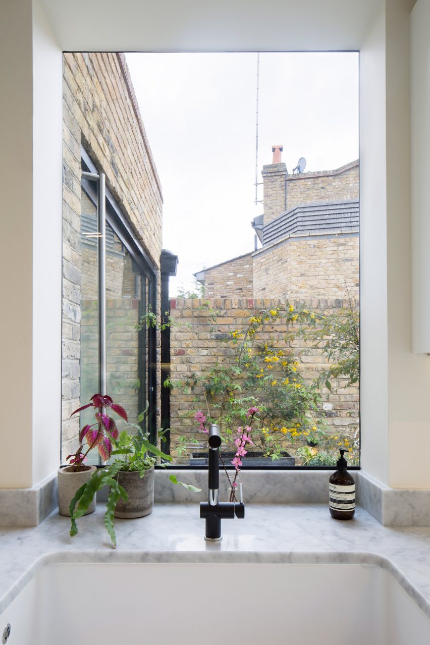 Colombia road residential extention by Dhaus.