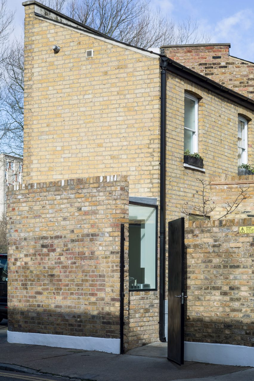 Colombia road residential extention by Dhaus.