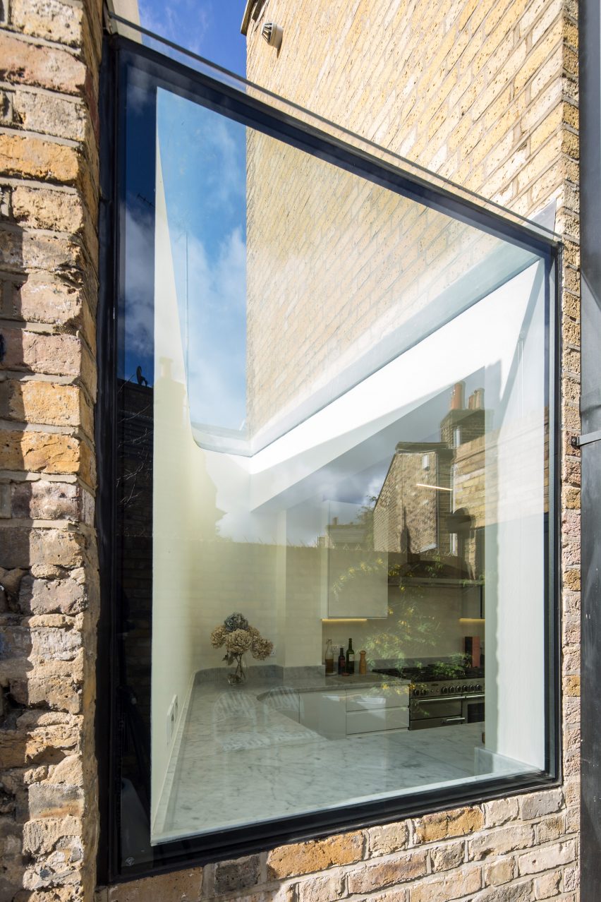 Colombia road residential extention by Dhaus.