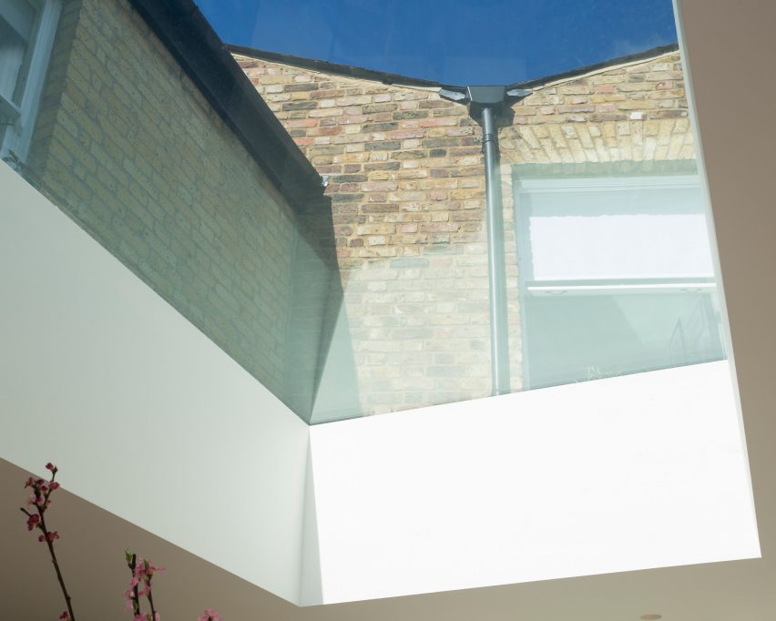 Colombia road residential extention by Dhaus.