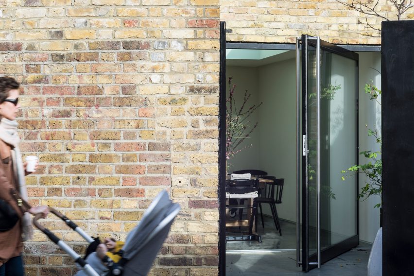 Colombia road residential extention by Dhaus.