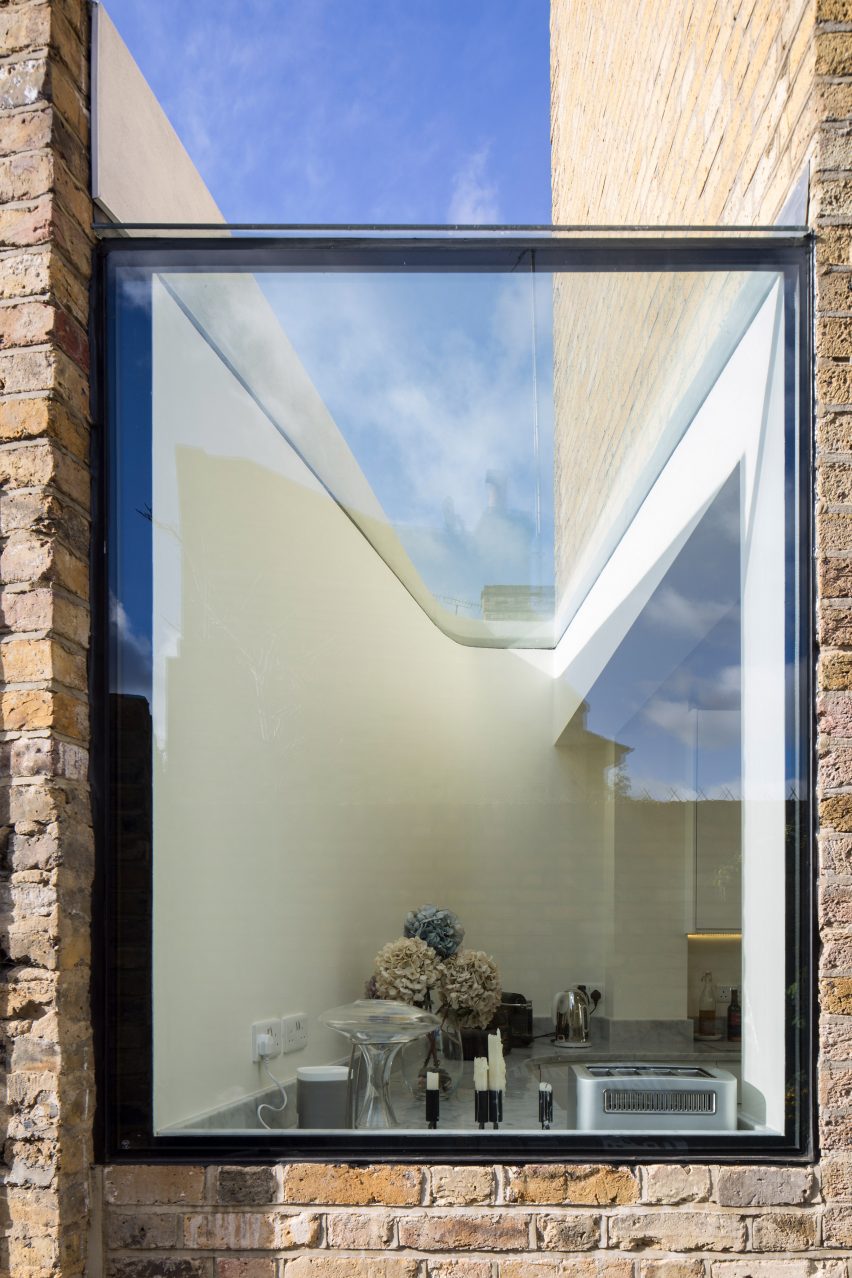 Colombia road residential extention by Dhaus.