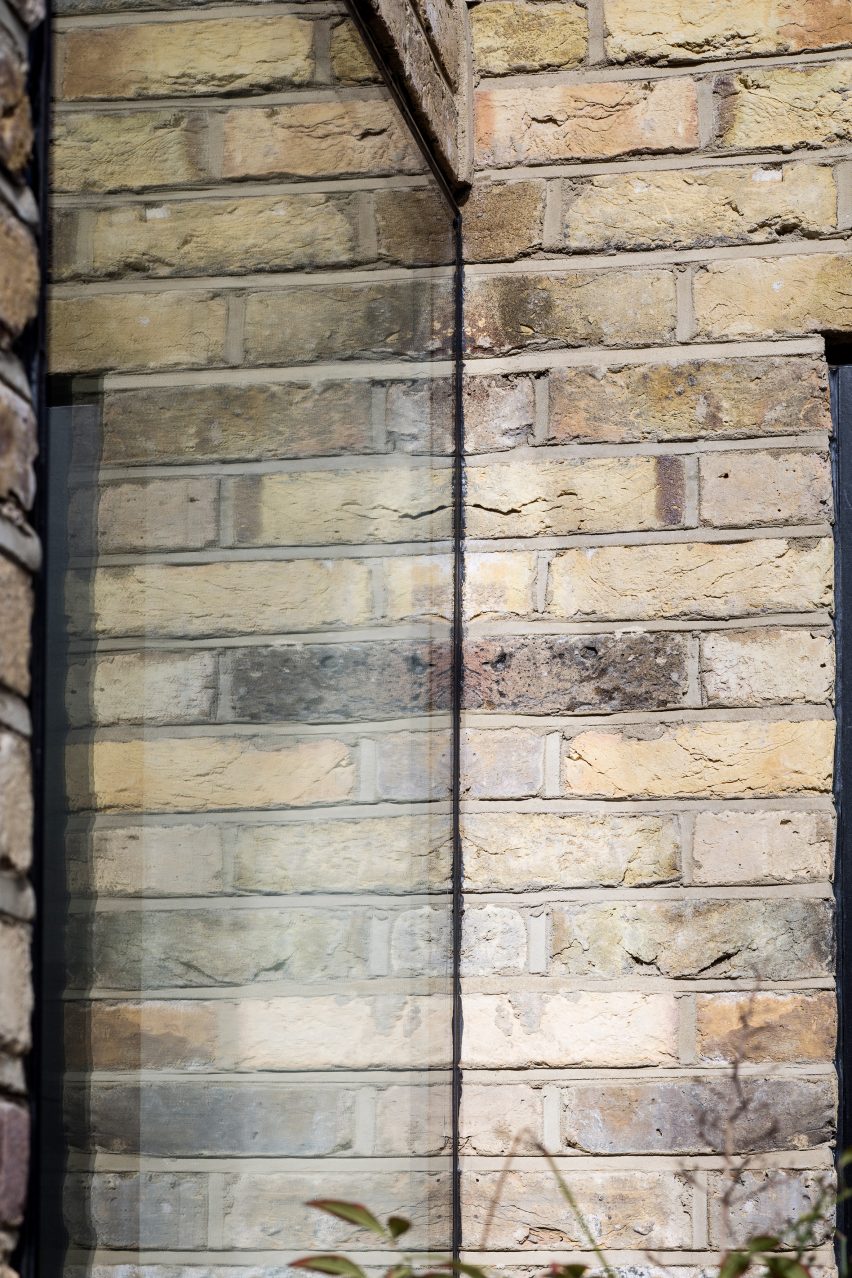 Colombia road residential extention by Dhaus.