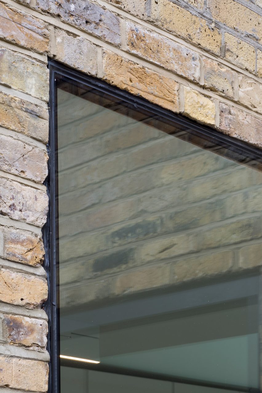 Colombia road residential extention by Dhaus.