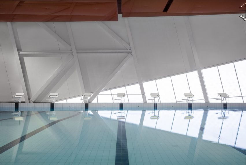 Complexe sportif Saint-Laurent by Saucier Perrotte Architectes