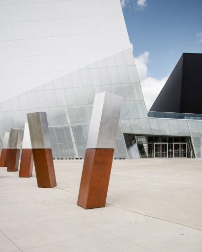 Complexe sportif Saint-Laurent by Saucier Perrotte Architectes