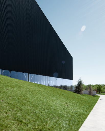 Complexe sportif Saint-Laurent by Saucier Perrotte Architectes