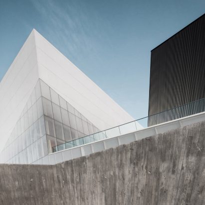 Complexe sportif Saint-Laurent by Saucier Perrotte Architectes