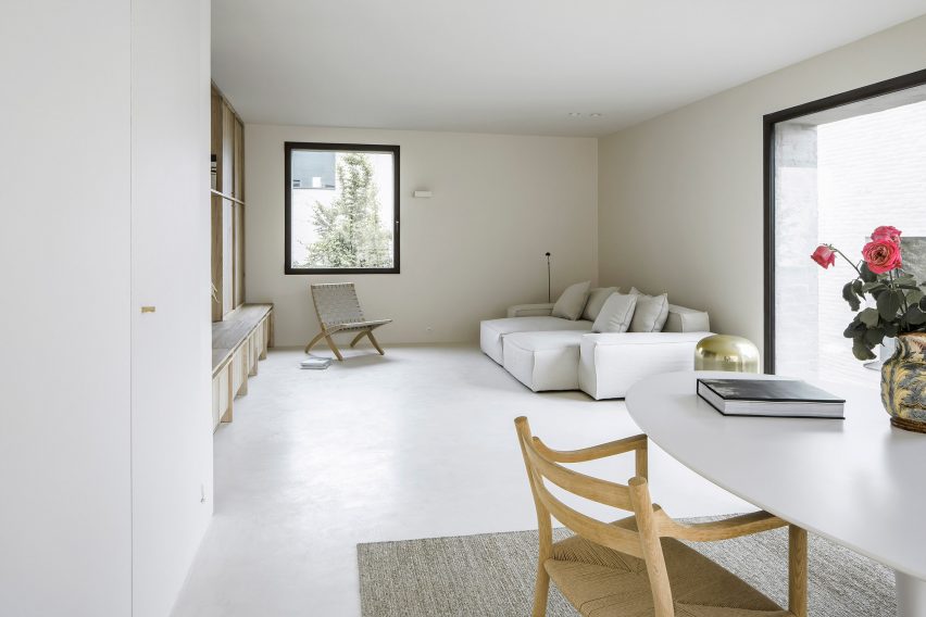 The apartment designed by interior architect Arjaan De Feyter is located within one of four new-build blocks called The Cube, which were developed by Brussels-based architecture firm Bogdan & Van Broeck.