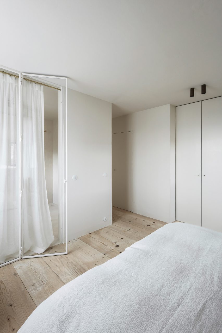 The apartment designed by interior architect Arjaan De Feyter is located within one of four new-build blocks called The Cube, which were developed by Brussels-based architecture firm Bogdan & Van Broeck.