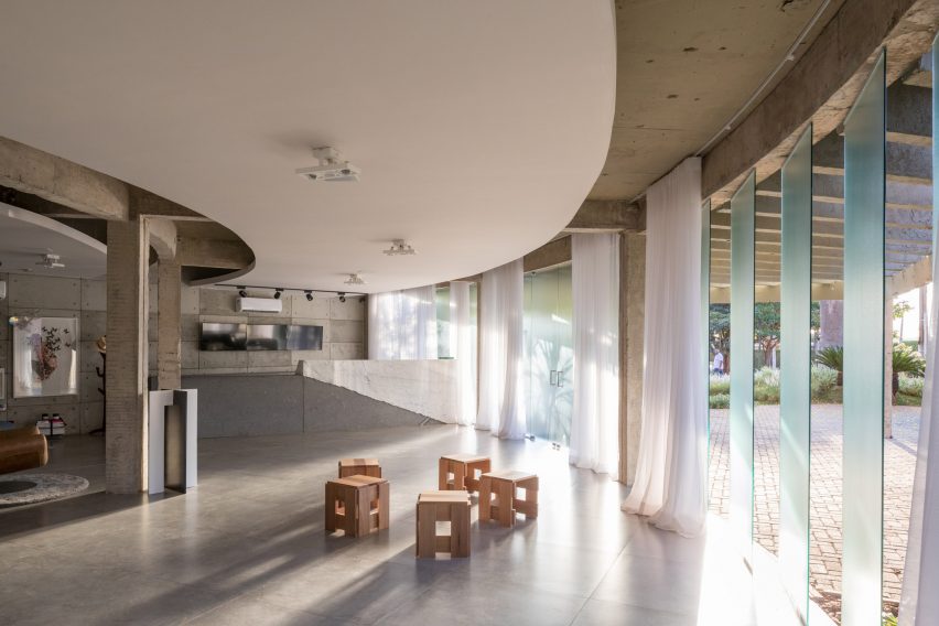Galeria Meia by Debaixo do Bloco Arquitetura