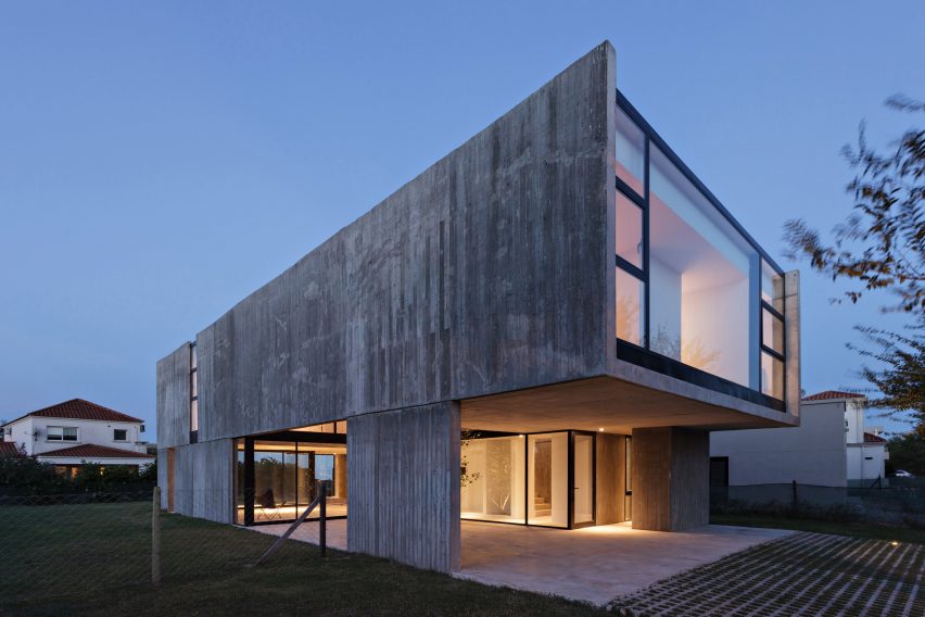 House in La Comarca by Anibal Bizzotto and Diego Cherbenco