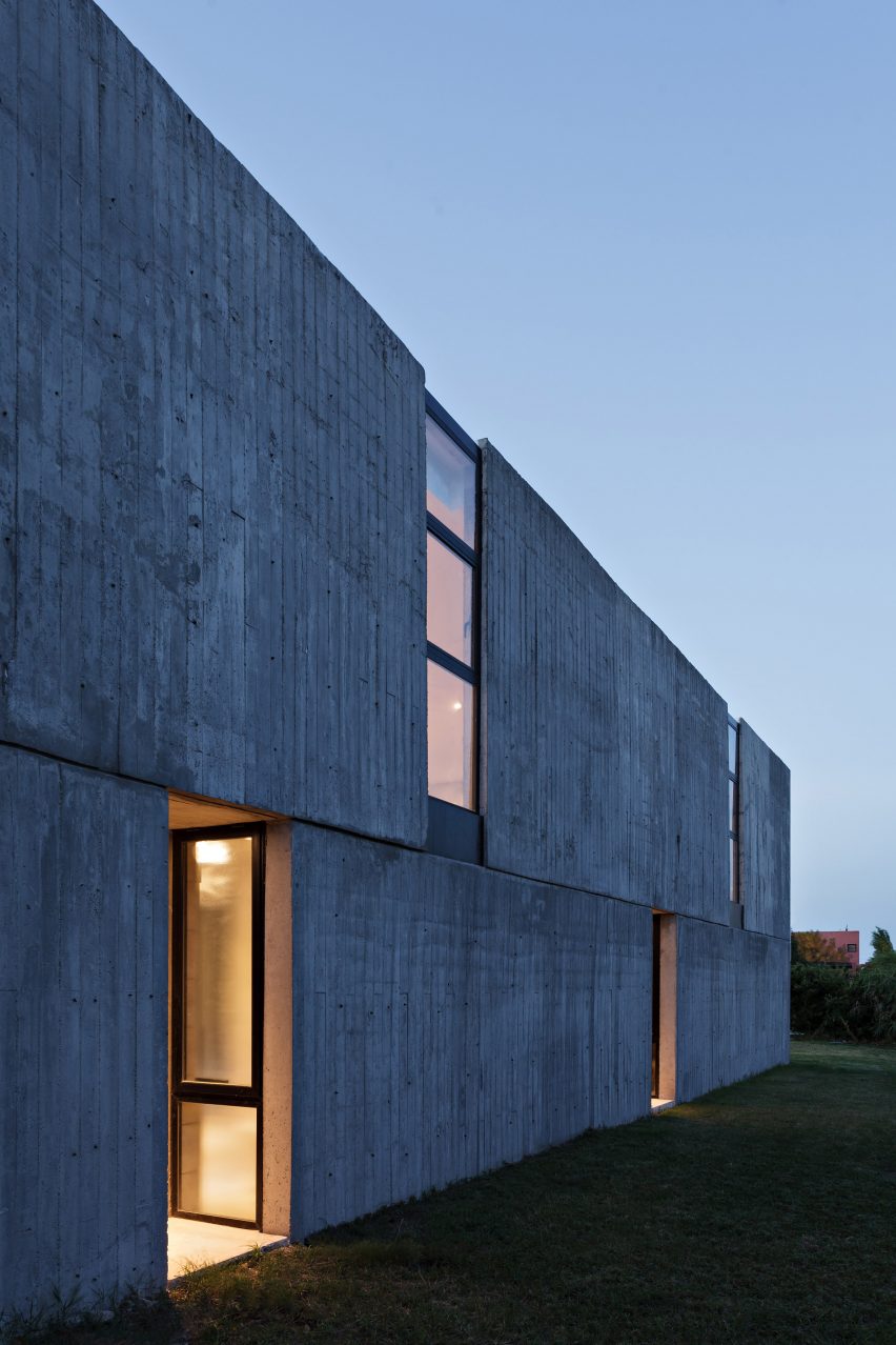 House in La Comarca by Anibal Bizzotto and Diego Cherbenco