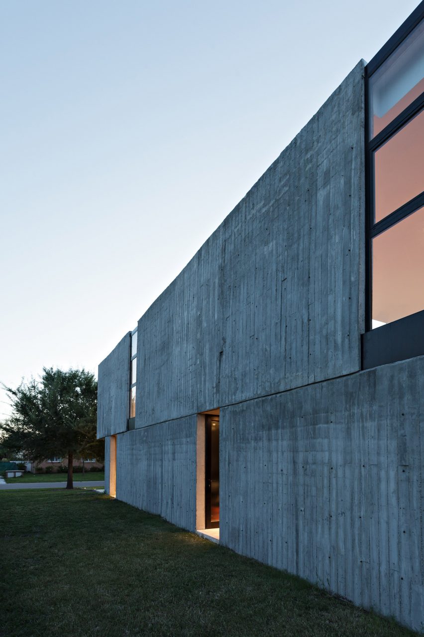 House in La Comarca by Anibal Bizzotto and Diego Cherbenco