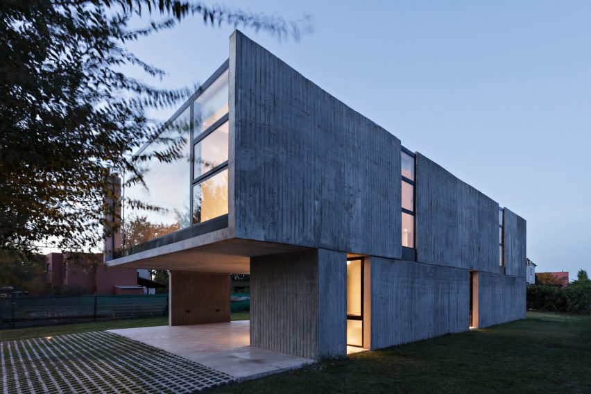 House in La Comarca by Anibal Bizzotto and Diego Cherbenco