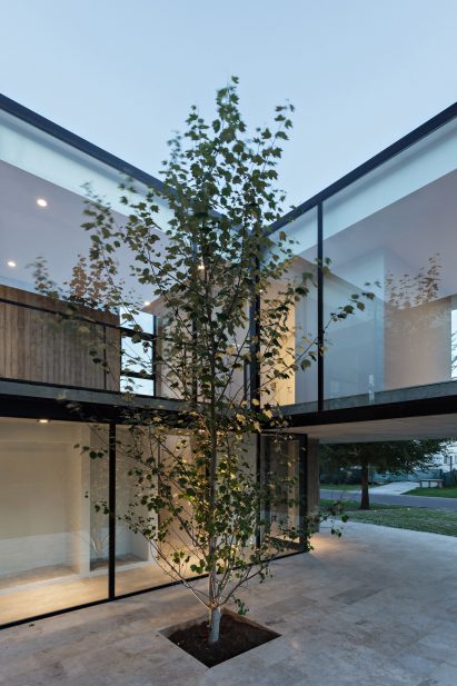 House in La Comarca by Anibal Bizzotto and Diego Cherbenco