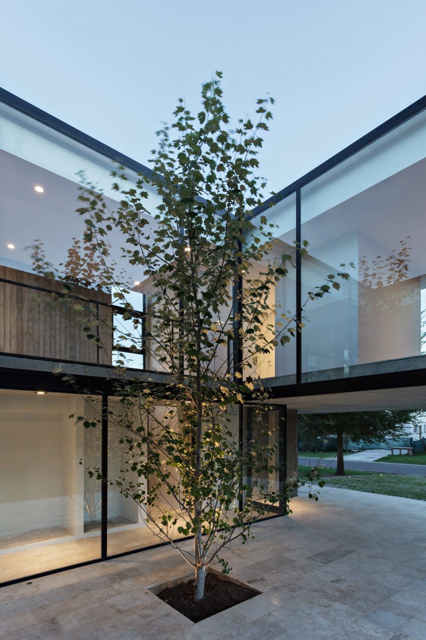 House in La Comarca by Anibal Bizzotto and Diego Cherbenco