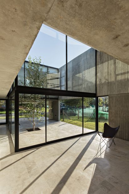 House in La Comarca by Anibal Bizzotto and Diego Cherbenco