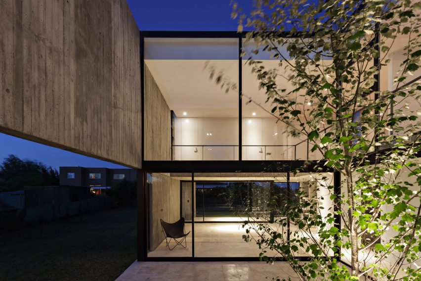 House in La Comarca by Anibal Bizzotto and Diego Cherbenco