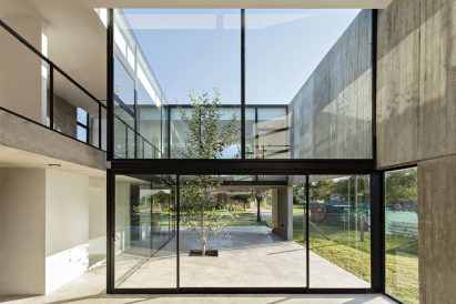 House in La Comarca by Anibal Bizzotto and Diego Cherbenco