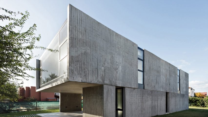 House in La Comarca by Anibal Bizzotto and Diego Cherbenco