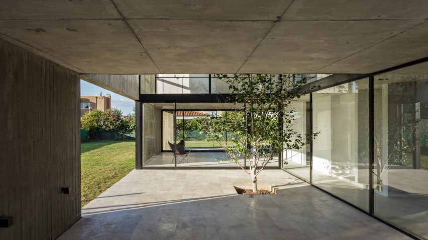 House in La Comarca by Anibal Bizzotto and Diego Cherbenco