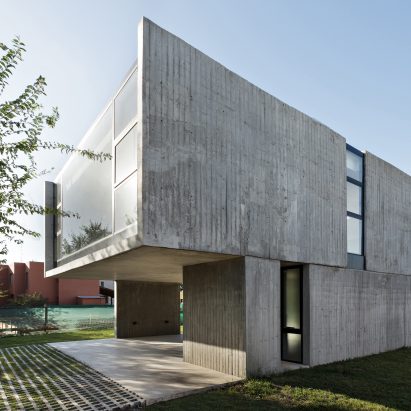 House in La Comarca by Anibal Bizzotto and Diego Cherbenco