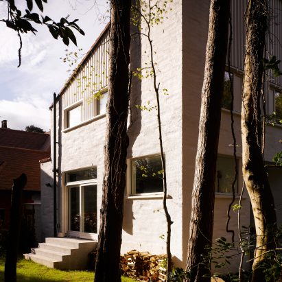 House in the Woods by Arigho Larmour Wheeler Architects