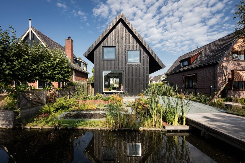 Dutch architect Chris Collaris has completed a house in Amsterdam clad entirely in blackened timber and featuring an asymmetric gabled roof.