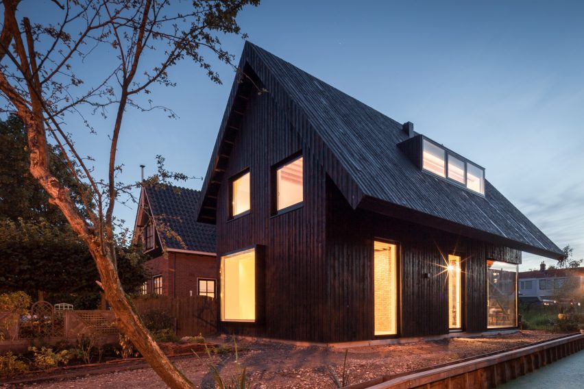 Dutch architect Chris Collaris has completed a house in Amsterdam clad entirely in blackened timber and featuring an asymmetric gabled roof.