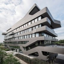 Jürgen Mayer H’s FOM Hochschule building features bulging balconies and seamless stairs