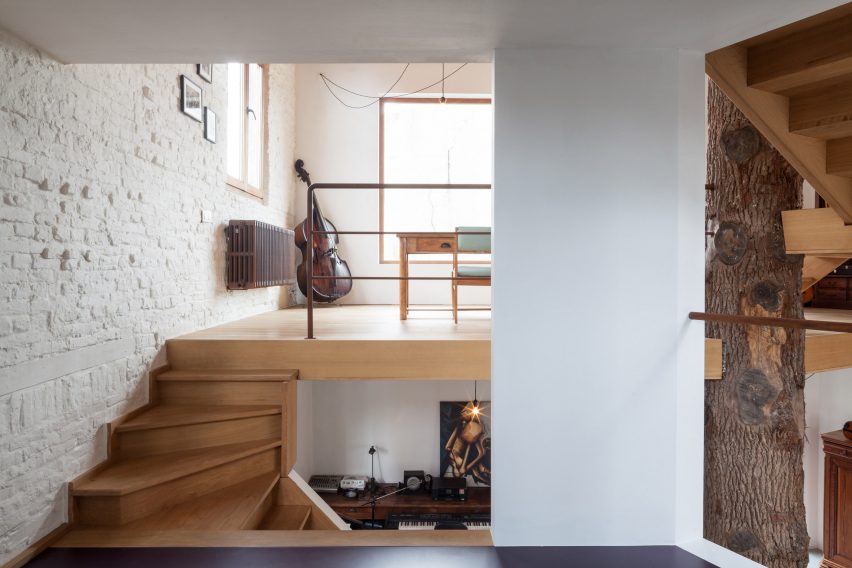 Atelier Vens Vanbelle build pentagonal house around an oak tree trunk