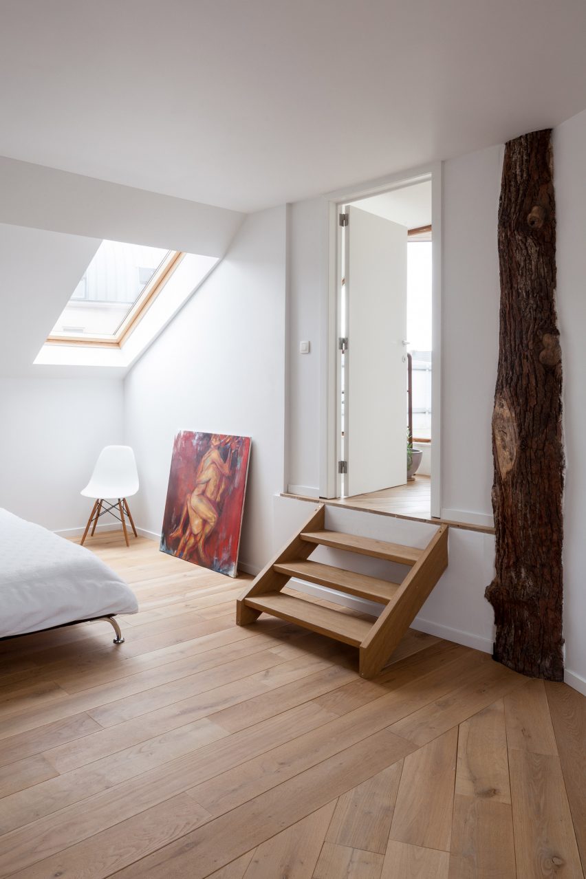 Atelier Vens Vanbelle build pentagonal house around an oak tree trunk