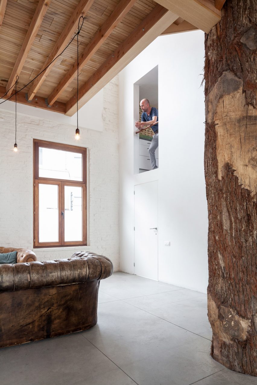 Atelier Vens Vanbelle build pentagonal house around an oak tree trunk