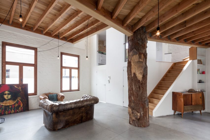 Atelier Vens Vanbelle build pentagonal house around an oak tree trunk