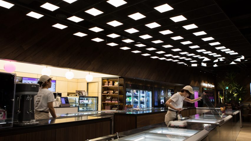 LG Display’s OLED panels create decorative lighting for Baskin Robbins ice cream shop
