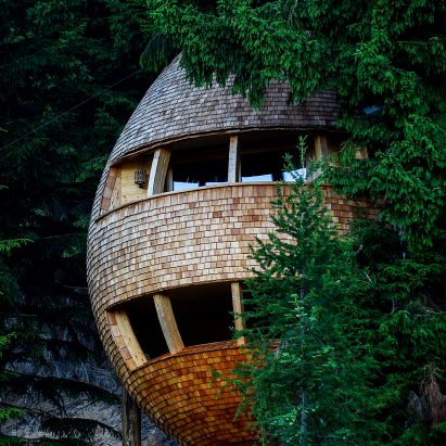 Pinecone treehouse by Architetto Claudio Beltrame and Domus Gaia