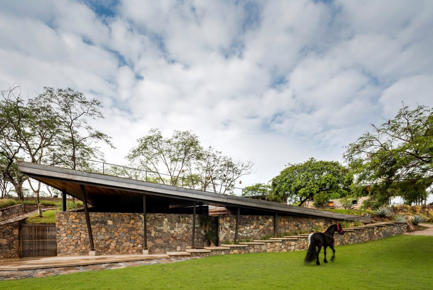 Rancho El Descanso by Miguel García Martín
