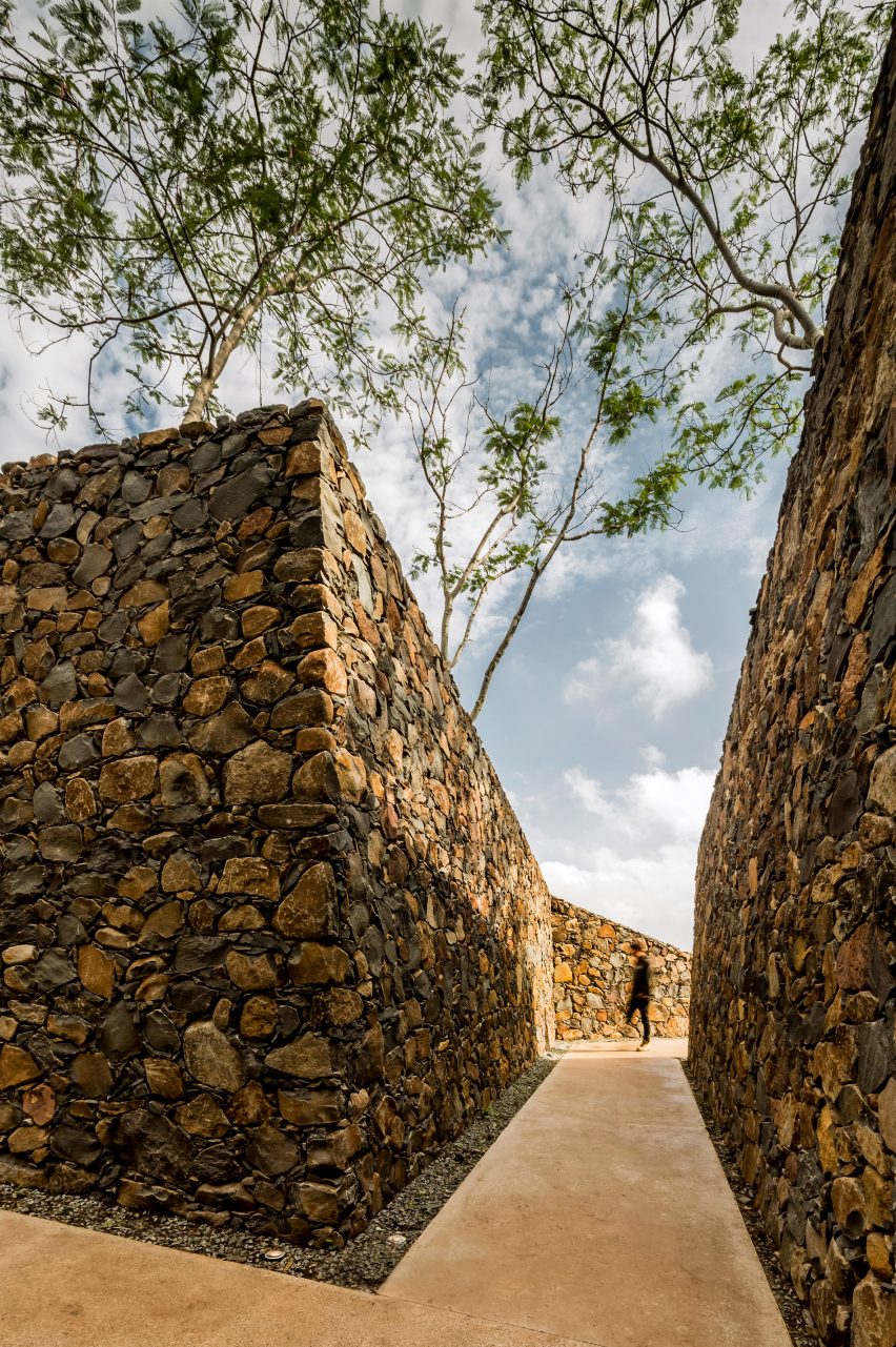 Rancho El Descanso by Miguel García Martín
