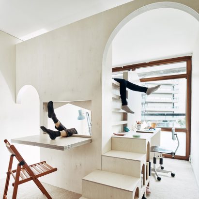 Studio Ben Allen inserts pale plywood children’s bedroom into Barbican flat