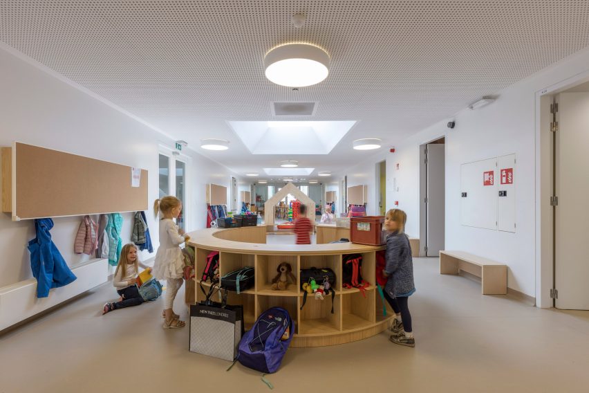 NL Architects completes Belgian school featuring low-lying rooms surrounded by a colonnade