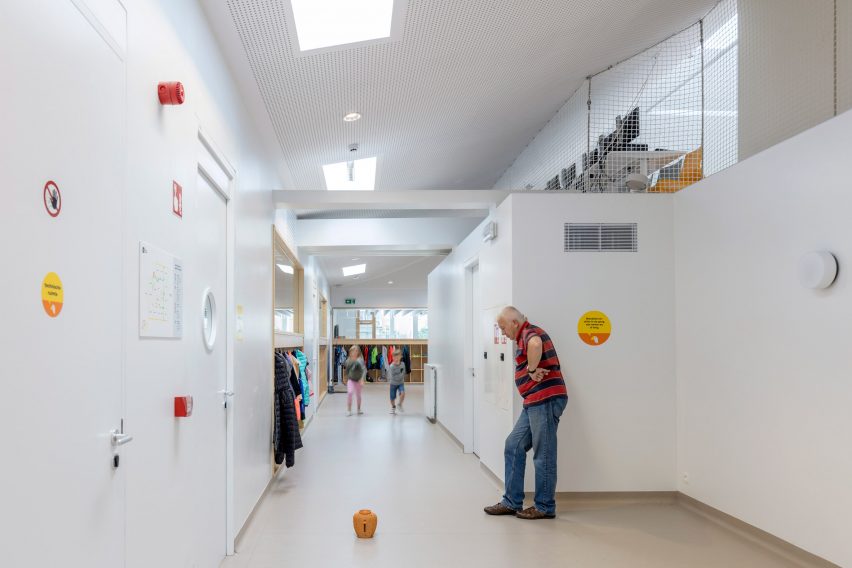 NL Architects completes Belgian school featuring low-lying rooms surrounded by a colonnade