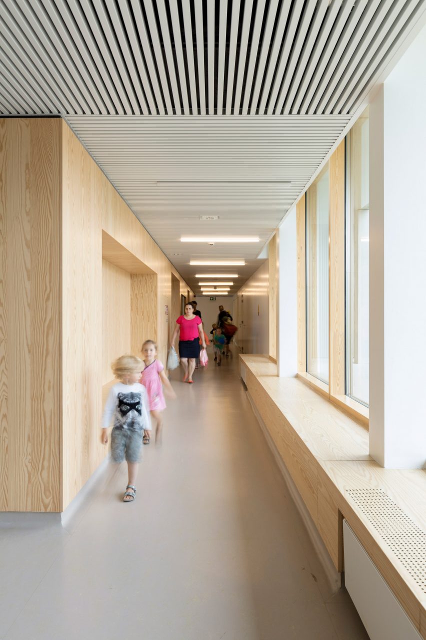 NL Architects completes Belgian school featuring low-lying rooms surrounded by a colonnade