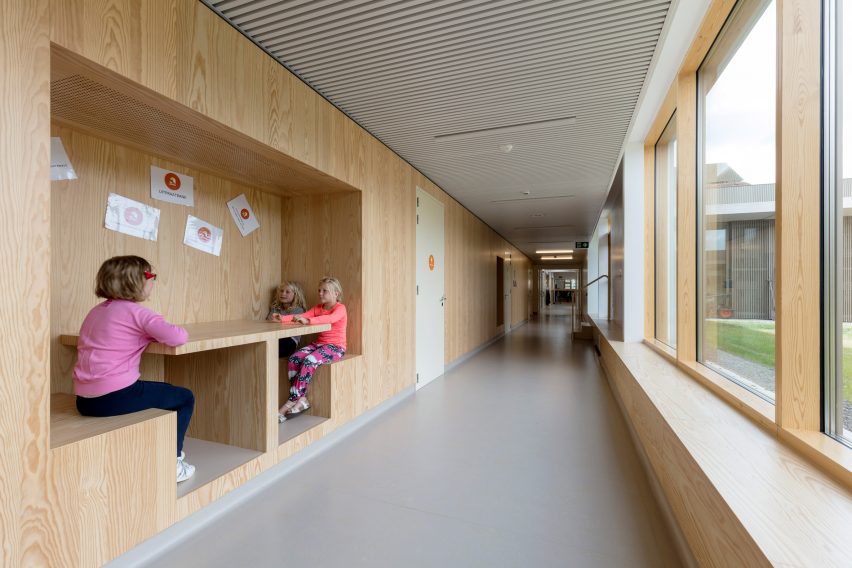 NL Architects completes Belgian school featuring low-lying rooms surrounded by a colonnade