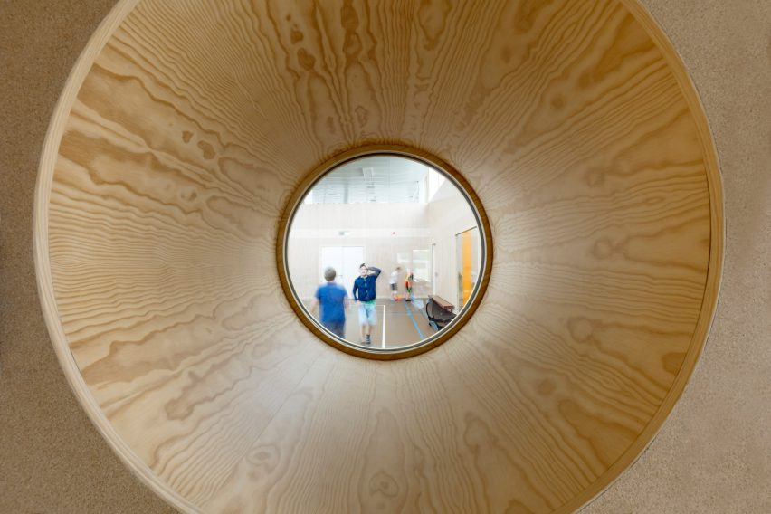 NL Architects completes Belgian school featuring low-lying rooms surrounded by a colonnade