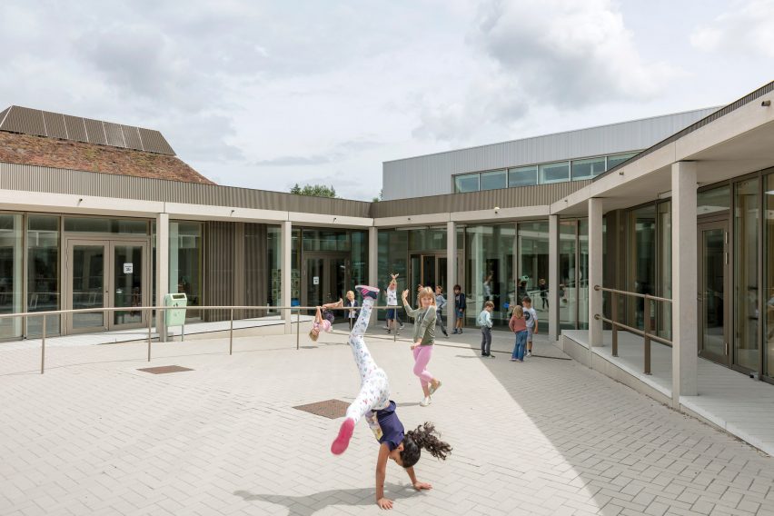 NL Architects completes Belgian school featuring low-lying rooms surrounded by a colonnade