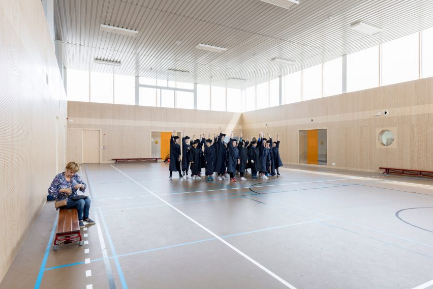 NL Architects completes Belgian school featuring low-lying rooms surrounded by a colonnade