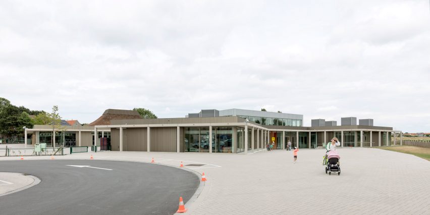 NL Architects completes Belgian school featuring low-lying rooms surrounded by a colonnade