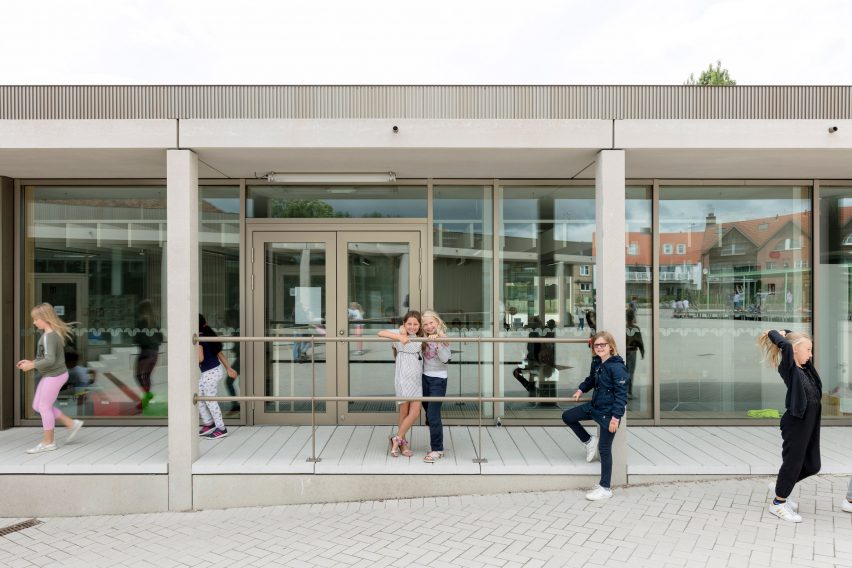 NL Architects completes Belgian school featuring low-lying rooms surrounded by a colonnade